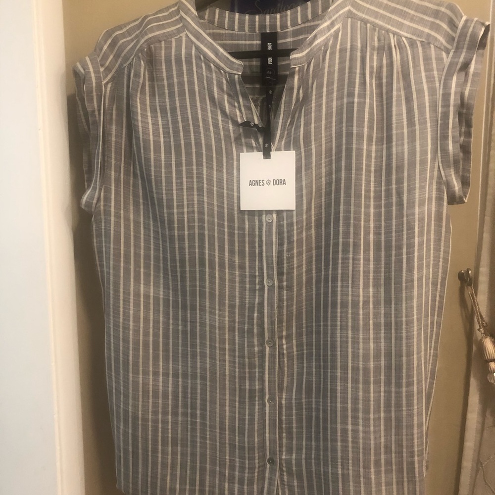Short sleeve button down
